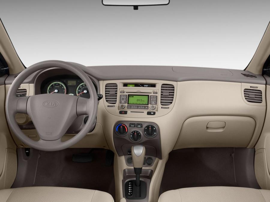  Kia Rio Sedan 2005 года  (US) (фото 9 из 16)